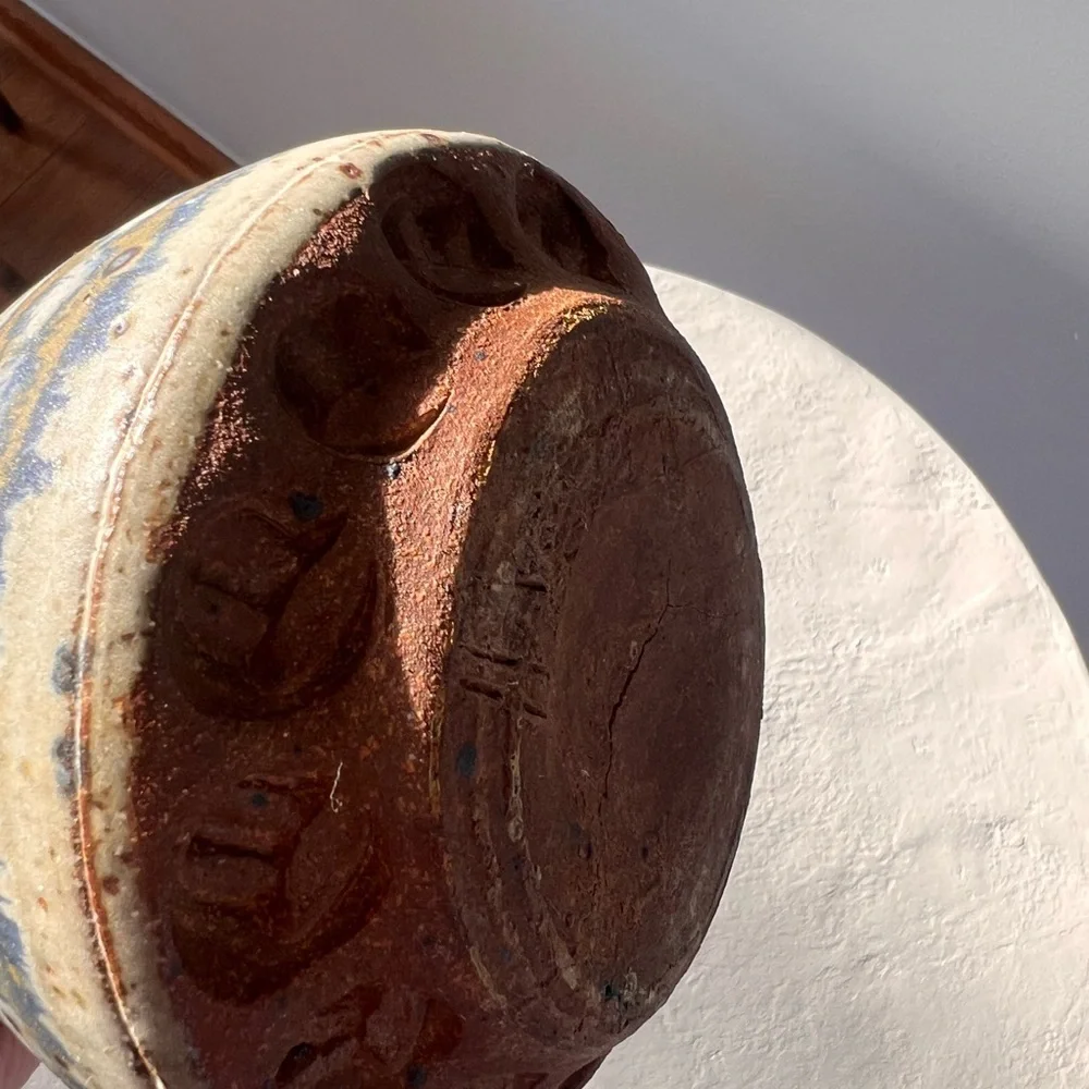 STUNNING MID-CENTURY HANDMADE SIGNED STUDIO POTTERY GREY‎ W/ SPECKLED BROWN